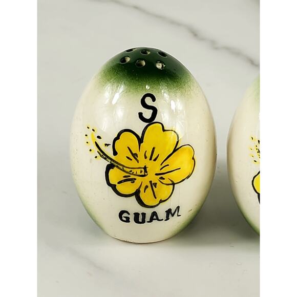 Salt & Pepper Shakers Guam Souvenir Egg Shaped 80s Ceramic Glazed 2 3/4" Vintage - Picture 2 of 13